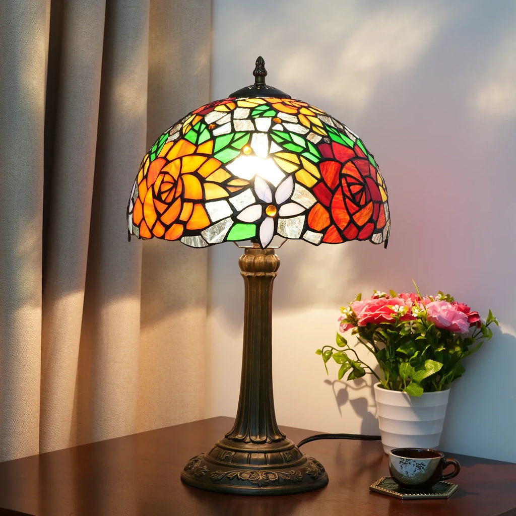 Lampada da tavolo in vetro colorato stile Tiffany con rose