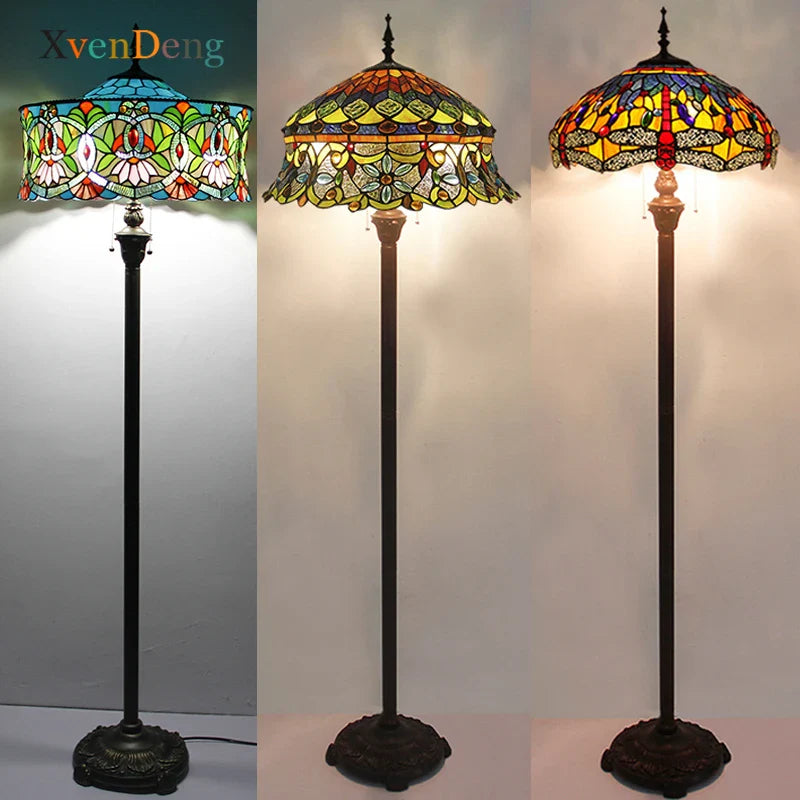 Lampada da terra in stile Tiffany con decorazioni floreali in vetro arancione