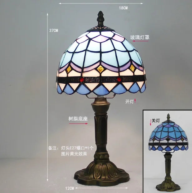 Lampada da tavolo in vetro colorato stile Tiffany, blu e viola.