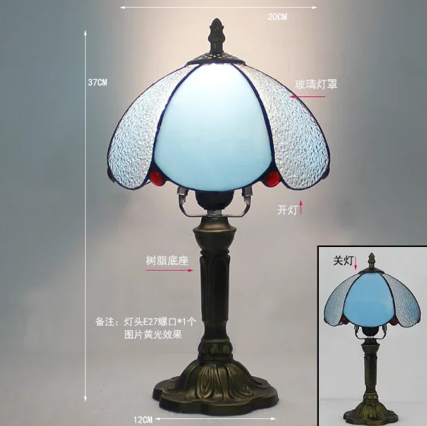 Lampada da tavolo in stile Tiffany, realizzata in vetro blu e resina bronzo.