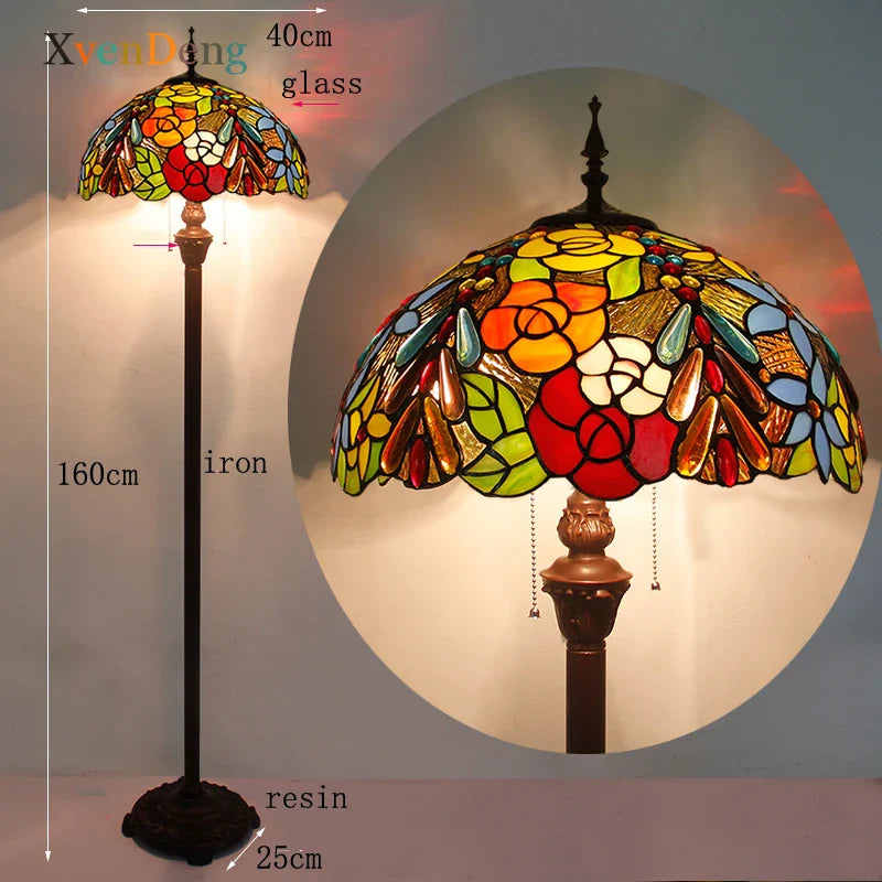 Lampada da terra floreale in stile Tiffany con vetro multicolore
