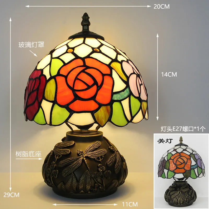 Lampada da tavolo in stile Tiffany, con vetro rosa.