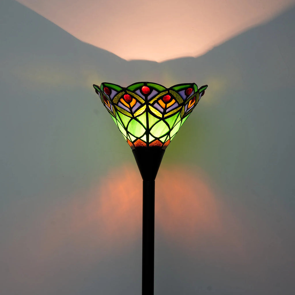 Lampada da terra in stile Tiffany con paralume geometrico in vetro colorato
