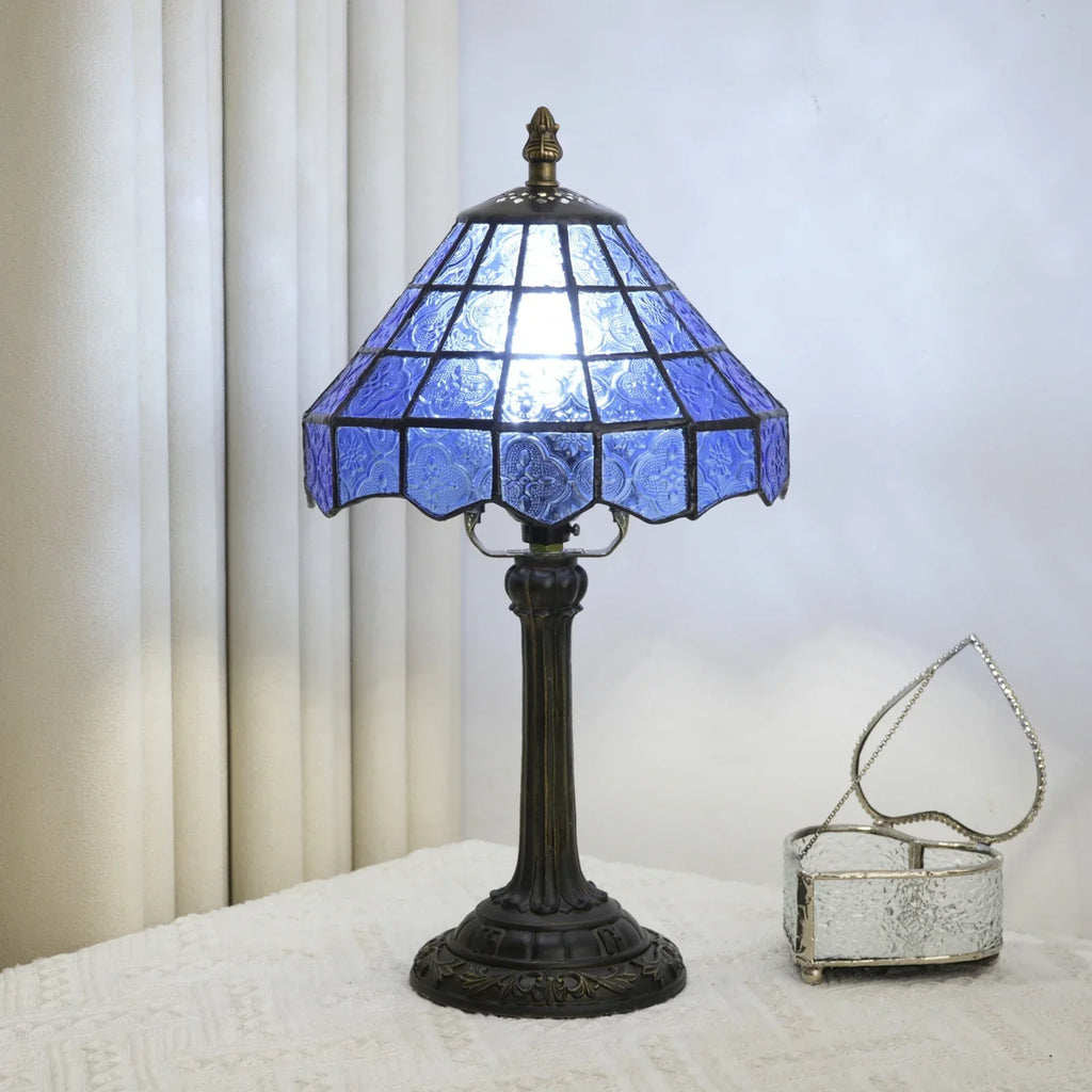 Lampada da tavolo vintage con paralume in vetro blu sbalzato