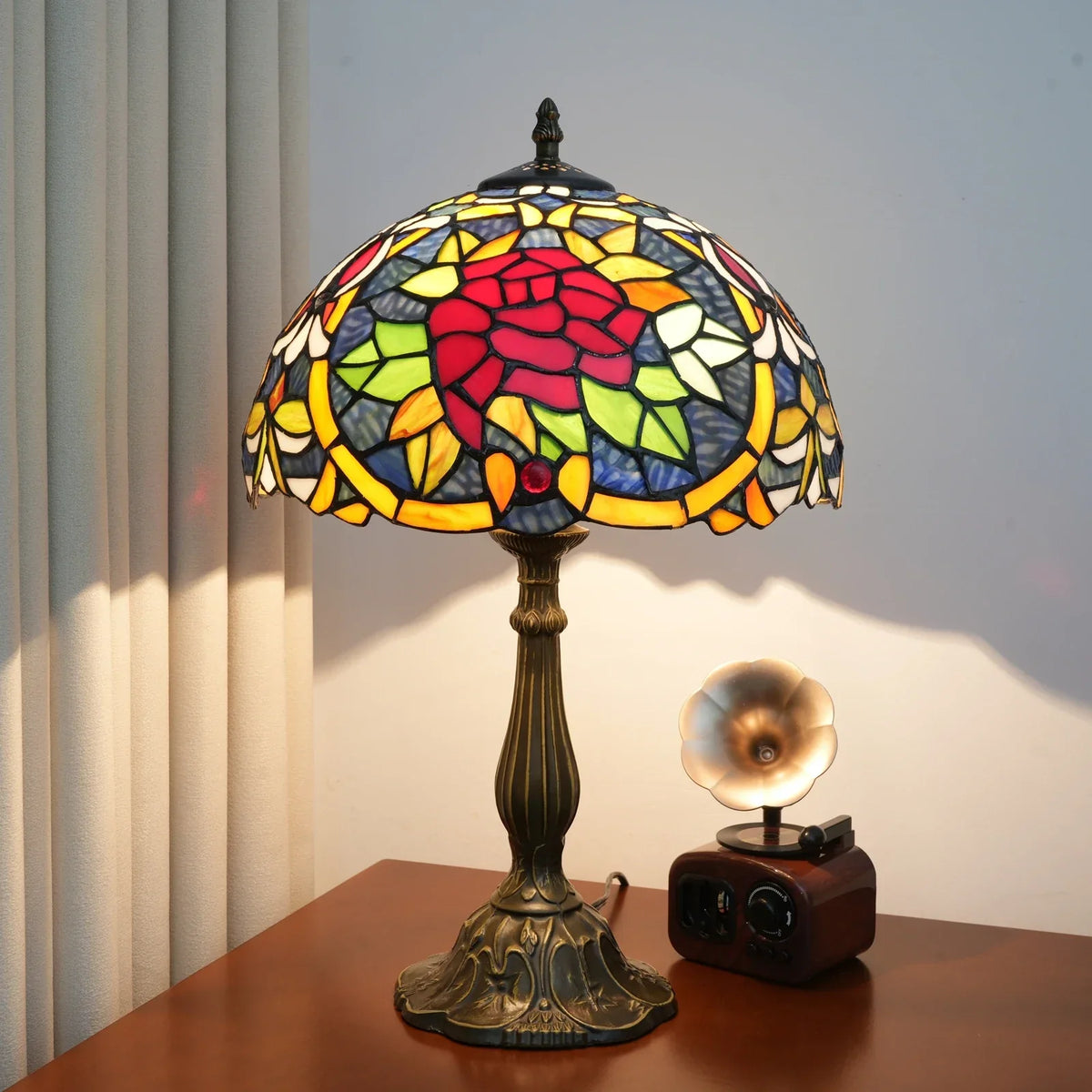 Lampada da tavolo in stile Tiffany con vetro colorato rosso rosato