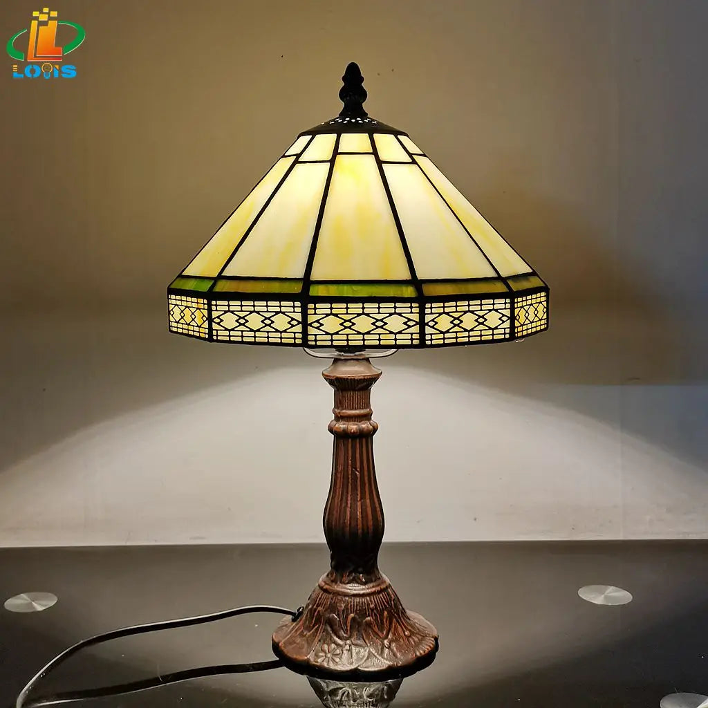 Lampada da tavolo Tiffany in vetro colorato giallo e verde