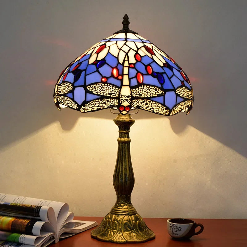 Lampada da tavolo in vetro colorato stile Tiffany con libellule